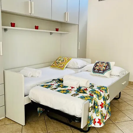 Cozy Seafront Studio Giardini Naxos